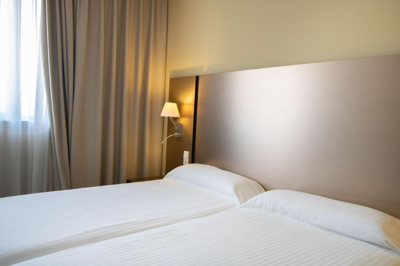 Alda Route 42 Hotel Illescas Bagian luar foto
