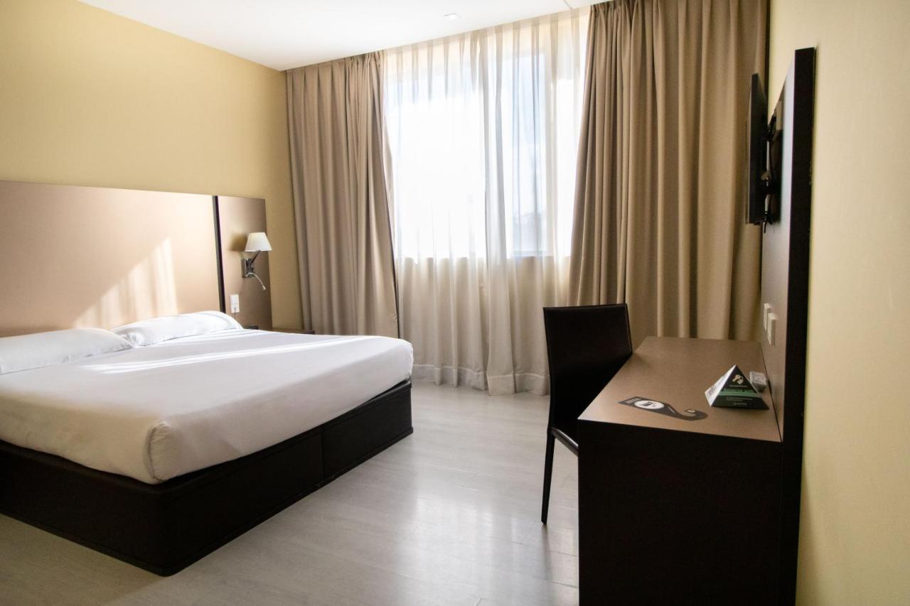 Alda Route 42 Hotel Illescas Bagian luar foto