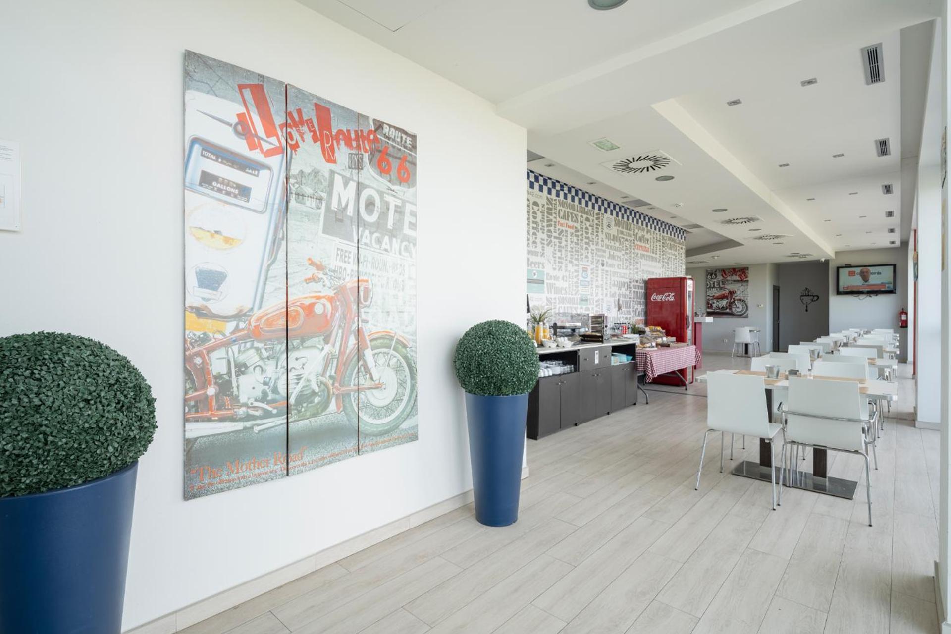 Alda Route 42 Hotel Illescas Bagian luar foto