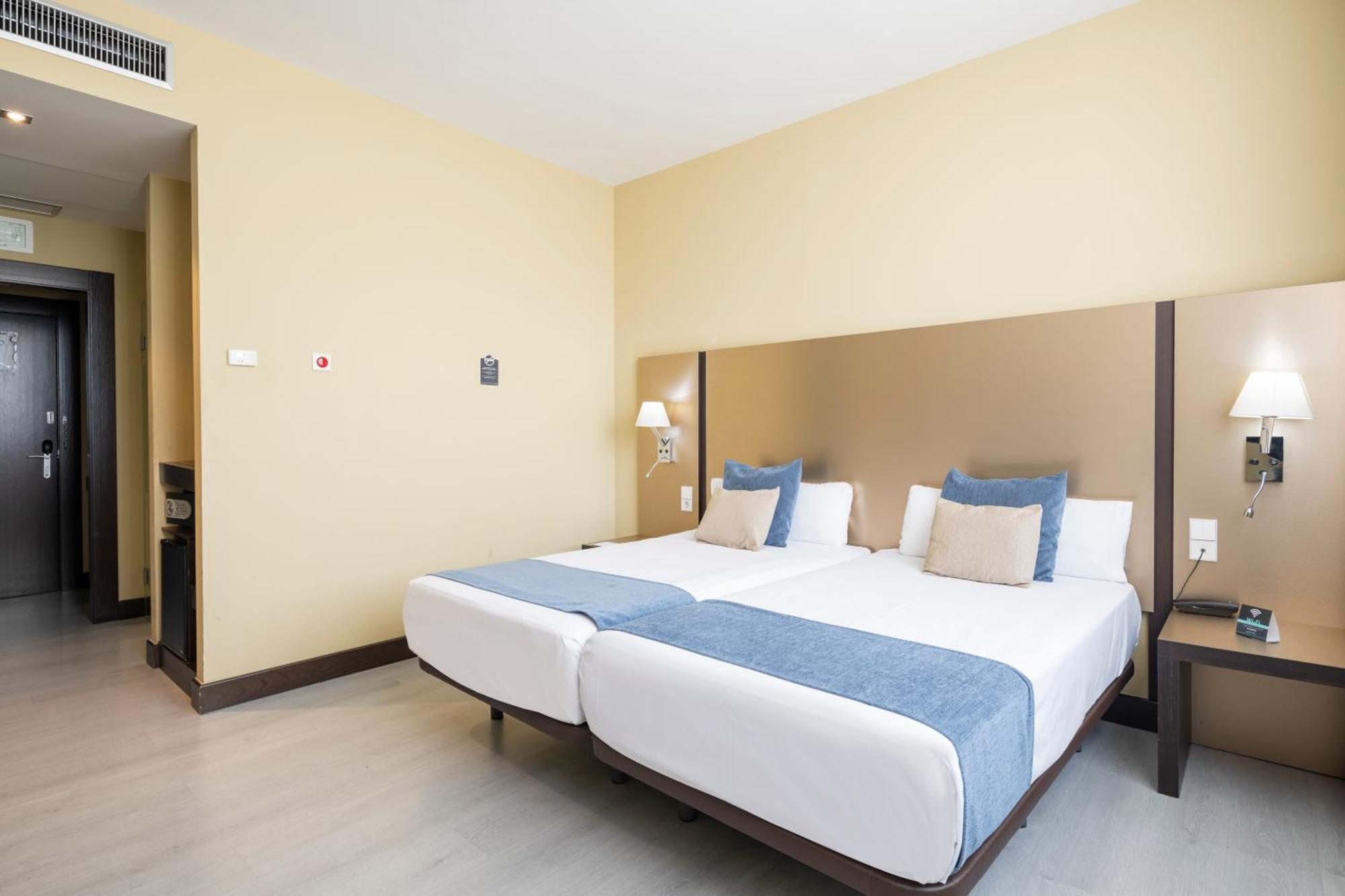 Alda Route 42 Hotel Illescas Bagian luar foto