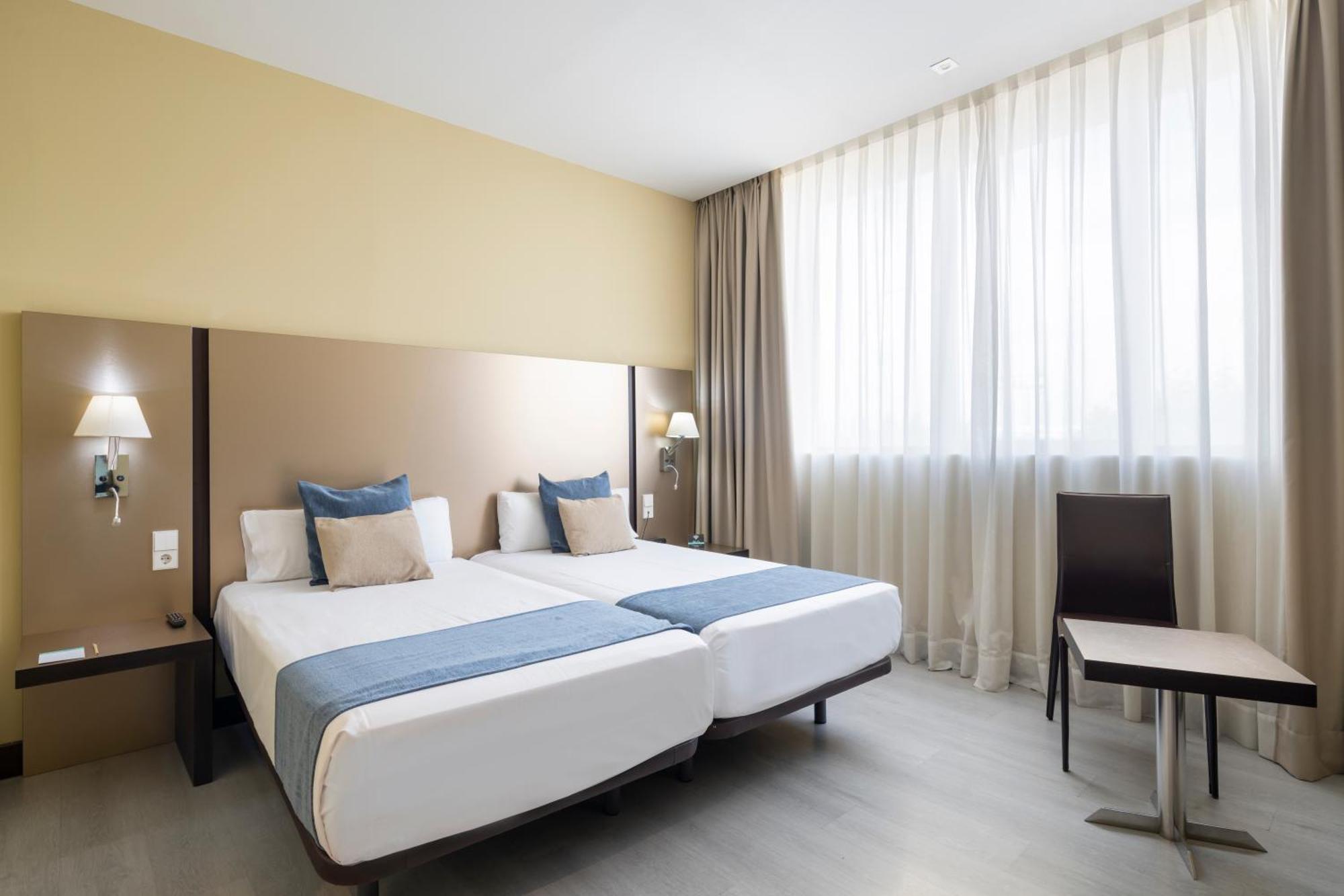 Alda Route 42 Hotel Illescas Bagian luar foto