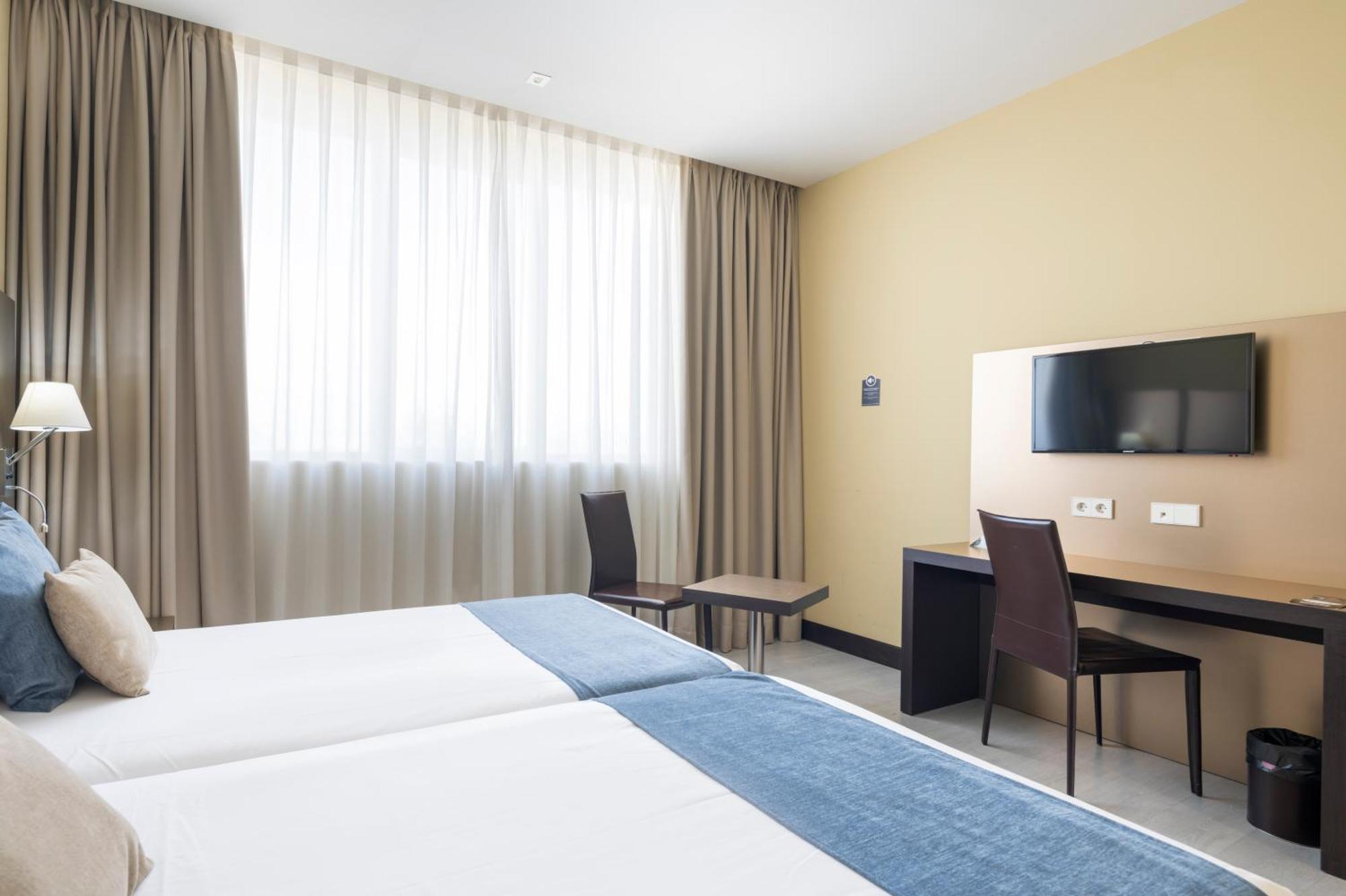 Alda Route 42 Hotel Illescas Bagian luar foto