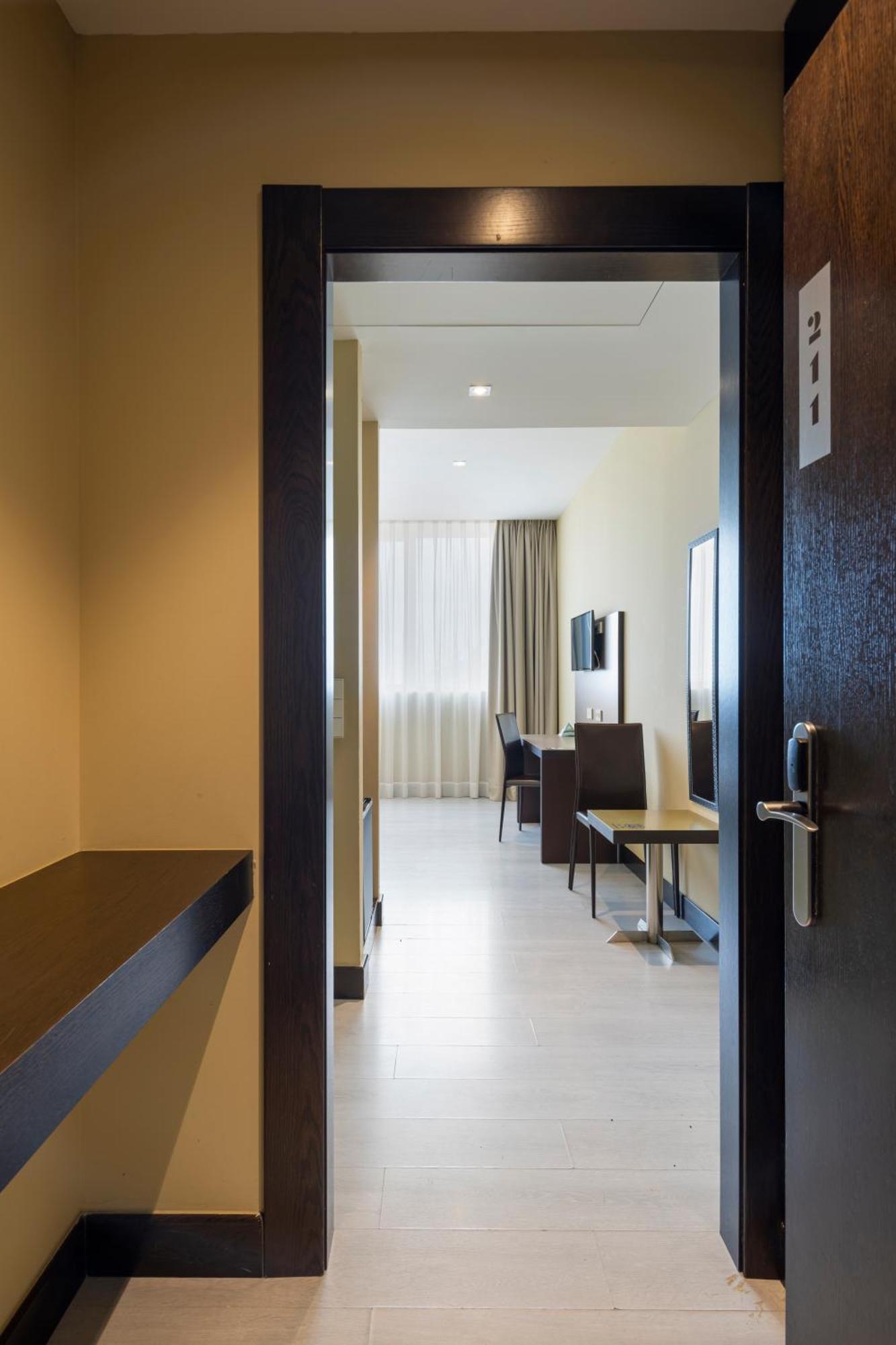 Alda Route 42 Hotel Illescas Bagian luar foto