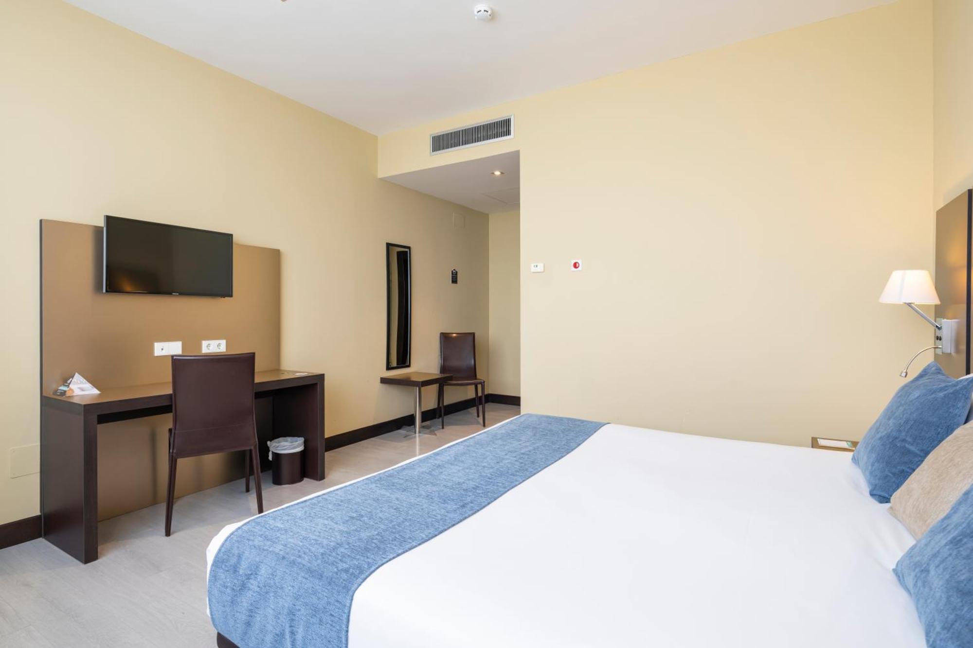 Alda Route 42 Hotel Illescas Bagian luar foto