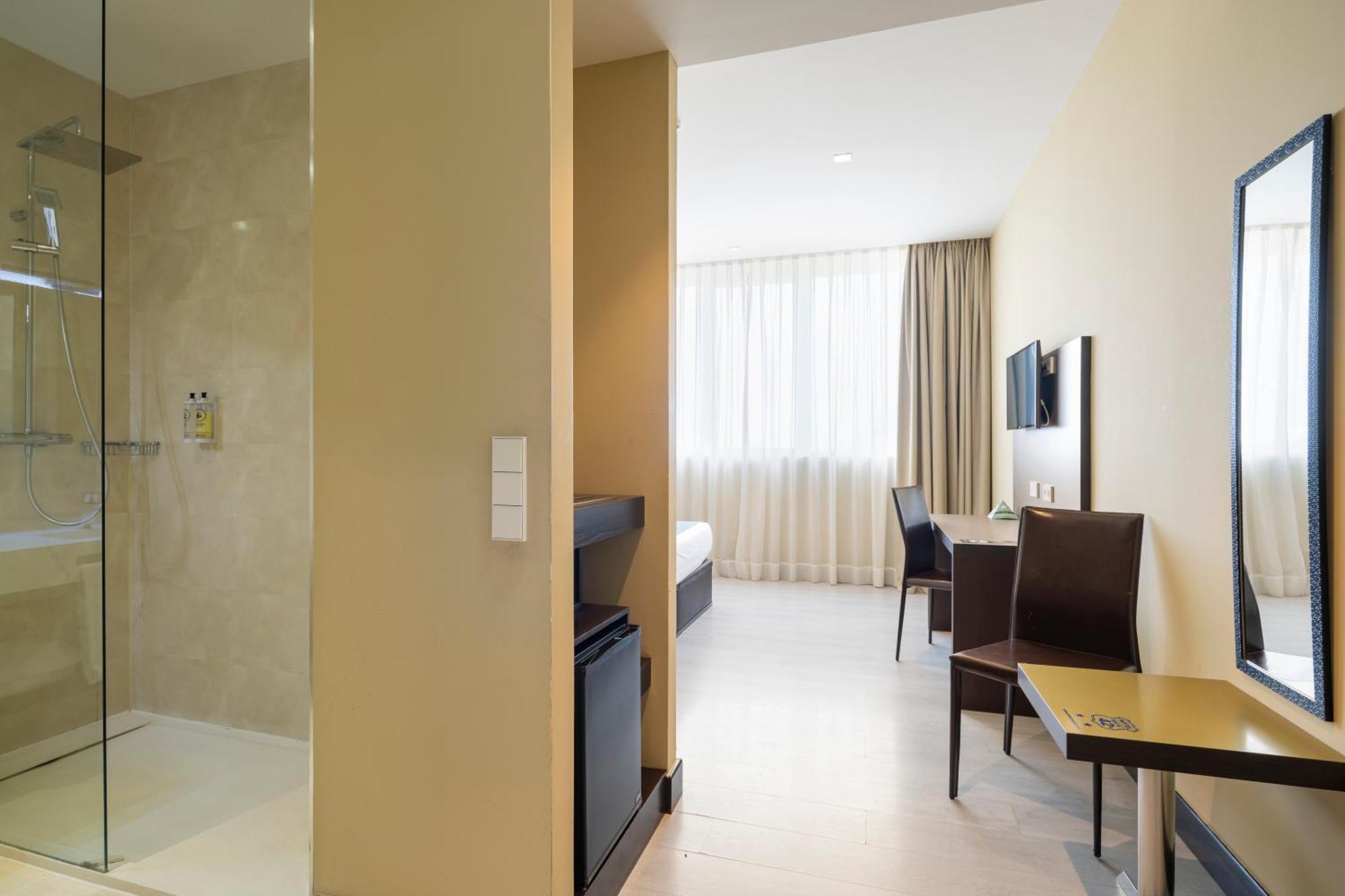 Alda Route 42 Hotel Illescas Bagian luar foto