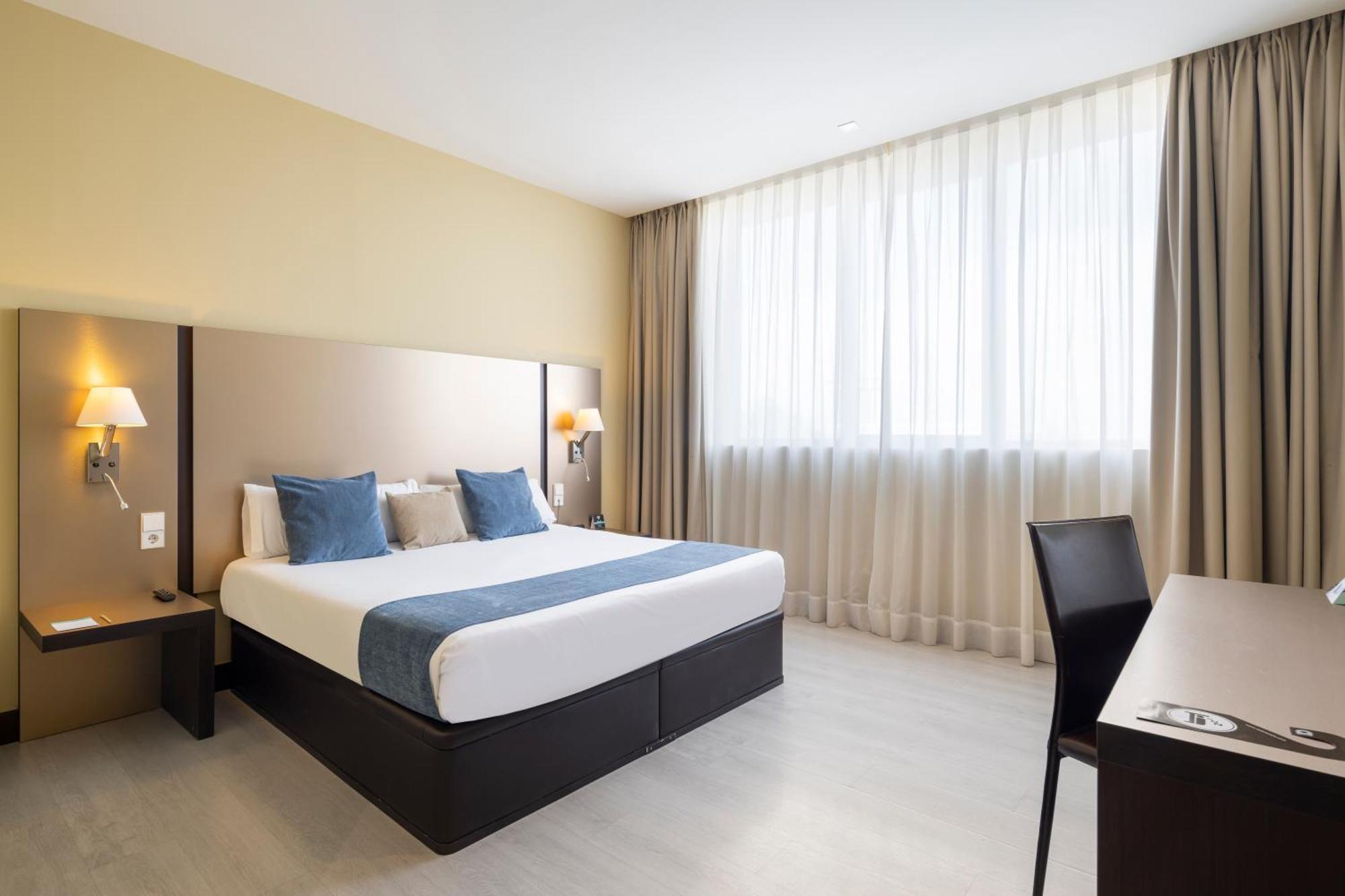 Alda Route 42 Hotel Illescas Bagian luar foto