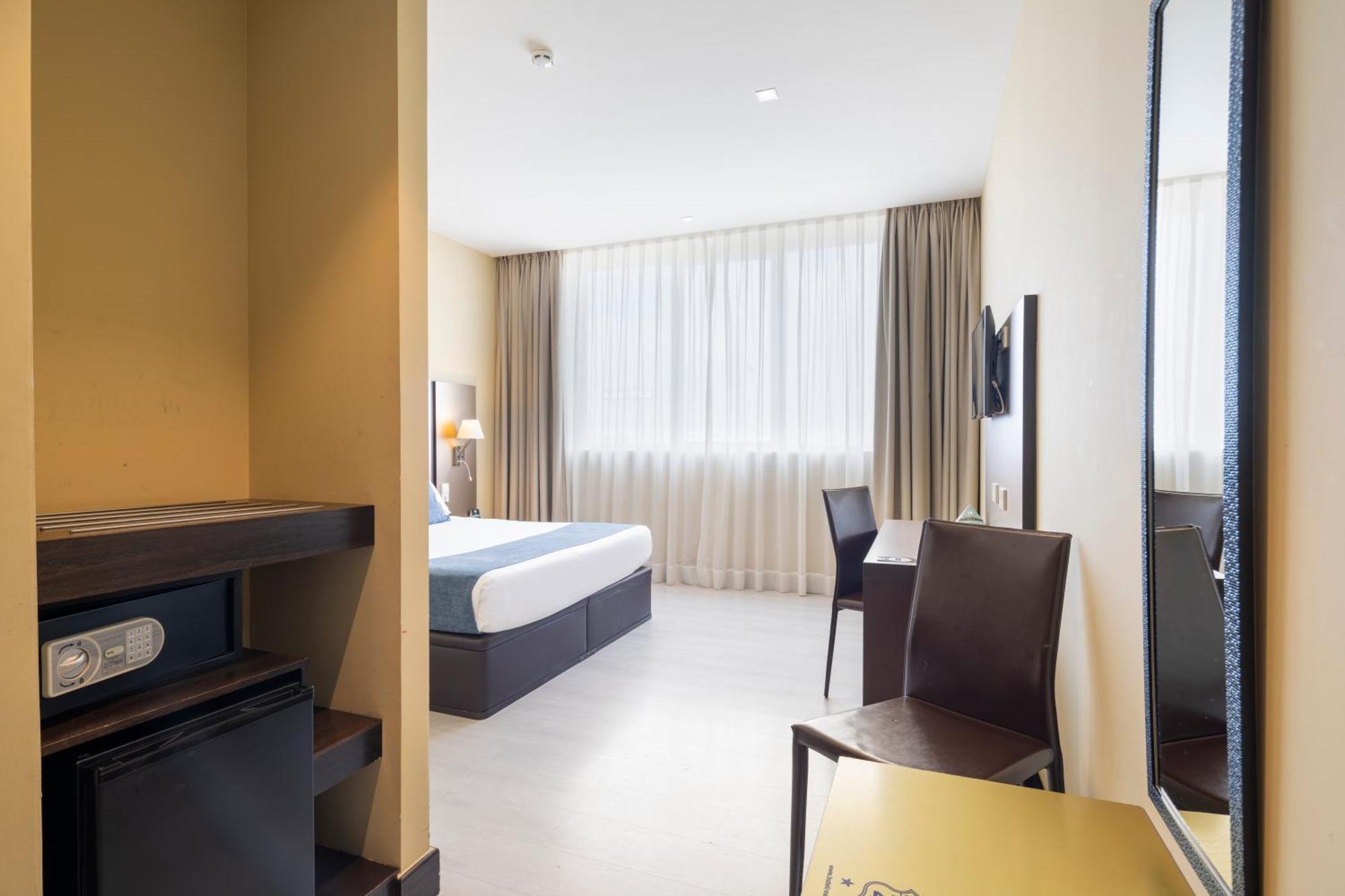 Alda Route 42 Hotel Illescas Bagian luar foto